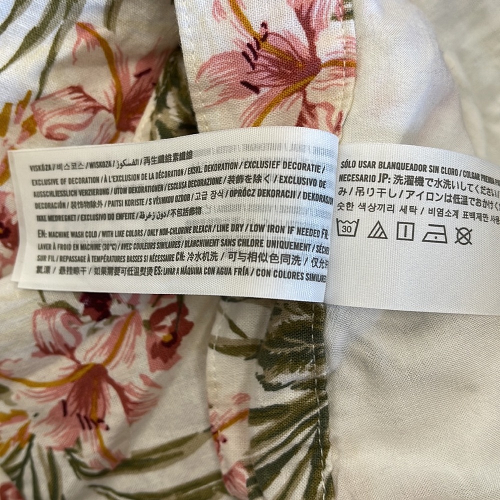 Abercrombie & Fitch Tropical Shorts - Picture 7 of 8